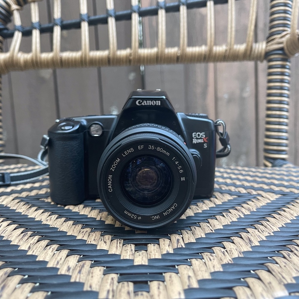 Canon EOS Rebel X S - Picture 2 of 7